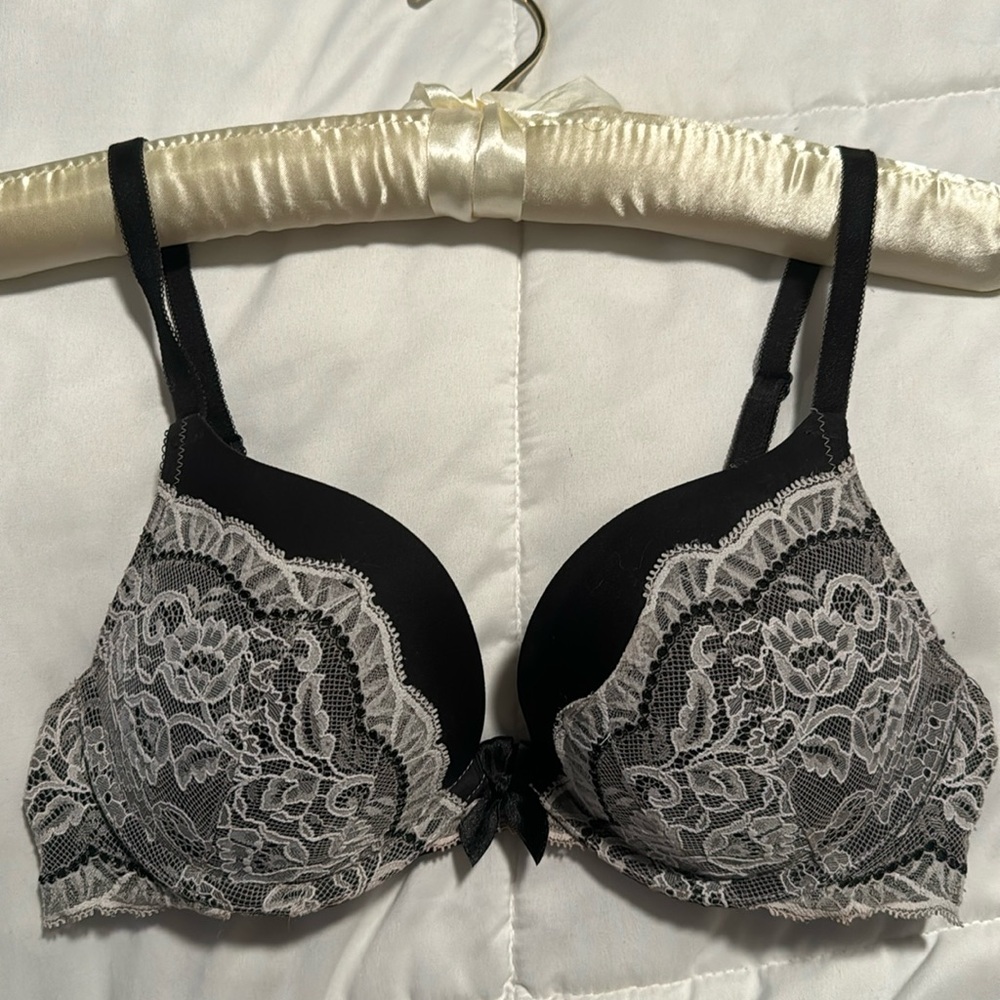 Victoria Secret black bra with white lace size 34C